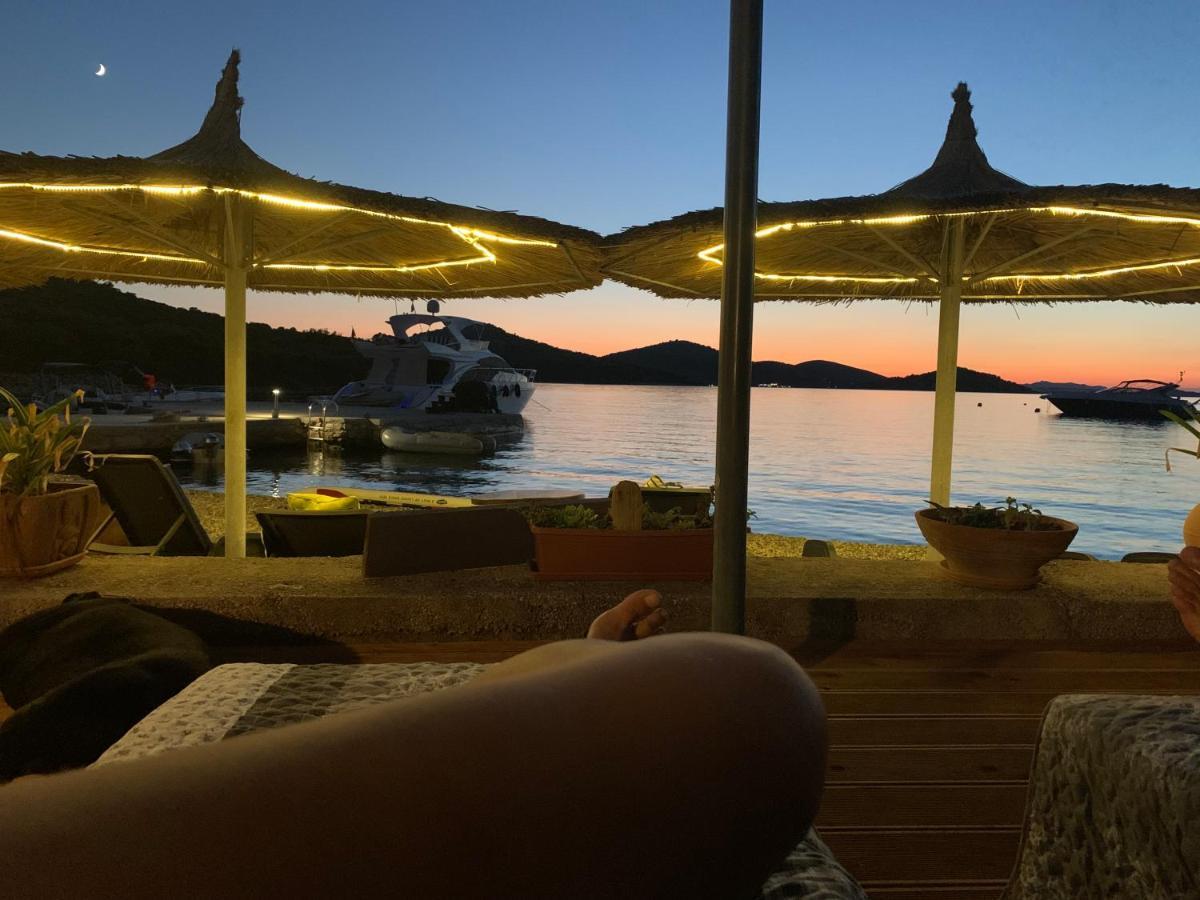Beach House Hela - Resort & Tavern Bain, Free Transport, Pool, Island Of Zut - Kornati Pristanisce Exterior photo