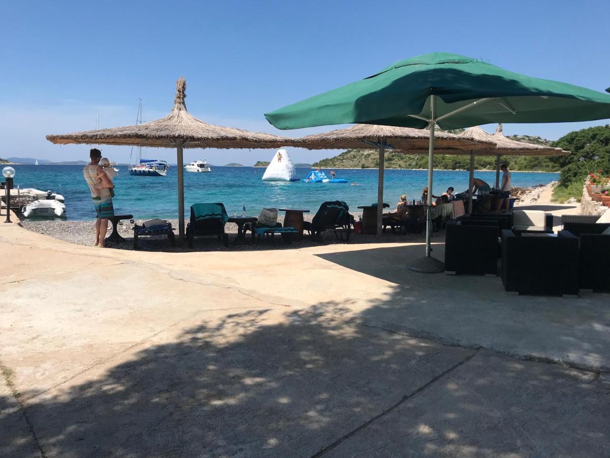 Beach House Hela - Resort & Tavern Bain, Free Transport, Pool, Island Of Zut - Kornati Pristanisce Exterior photo