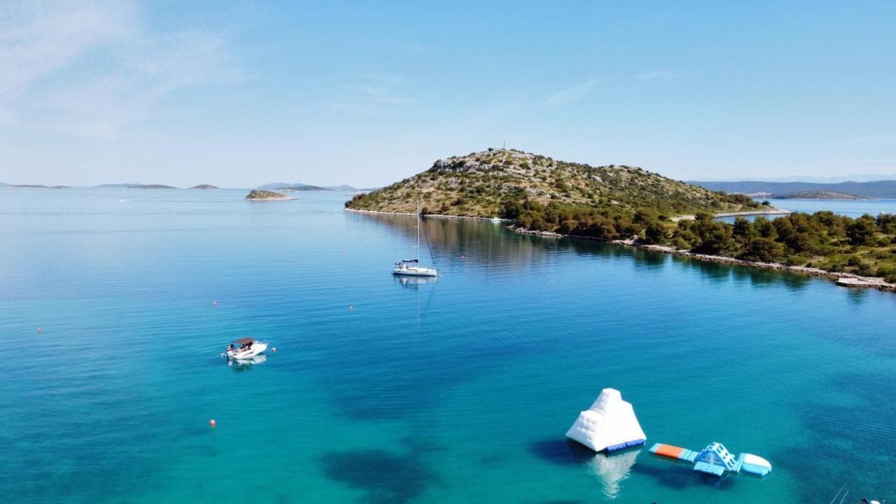 Beach House Hela - Resort & Tavern Bain, Free Transport, Pool, Island Of Zut - Kornati Pristanisce Exterior photo
