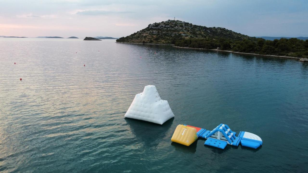 Beach House Hela - Resort & Tavern Bain, Free Transport, Pool, Island Of Zut - Kornati Pristanisce Exterior photo