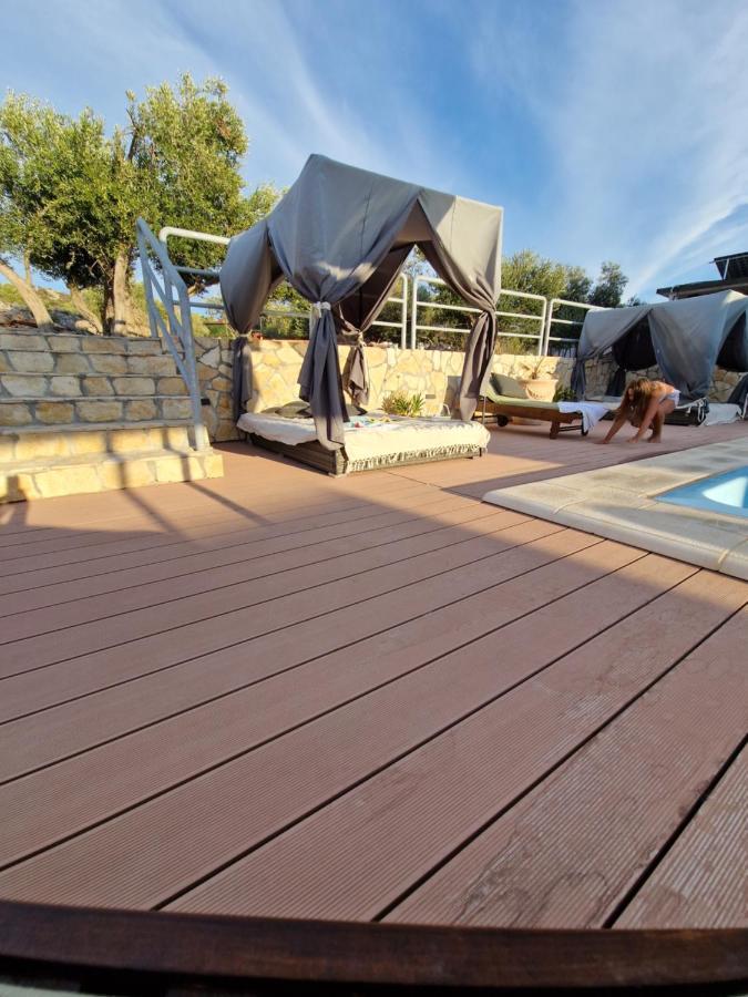 Beach House Hela - Resort & Tavern Bain, Free Transport, Pool, Island Of Zut - Kornati Pristanisce Exterior photo