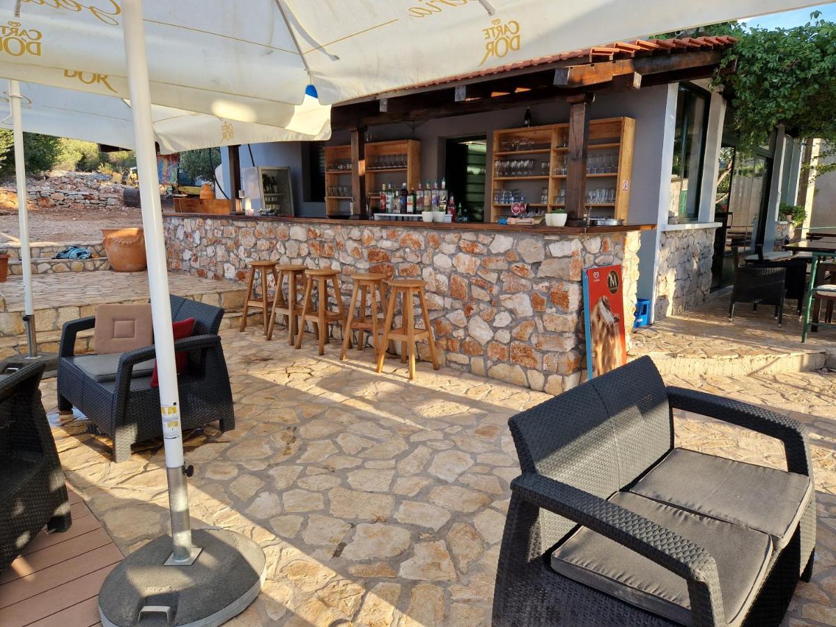 Beach House Hela - Resort & Tavern Bain, Free Transport, Pool, Island Of Zut - Kornati Pristanisce Exterior photo
