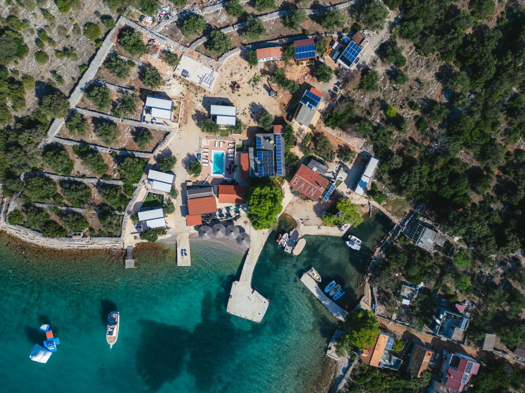 Beach House Hela - Resort & Tavern Bain, Free Transport, Pool, Island Of Zut - Kornati Pristanisce Exterior photo